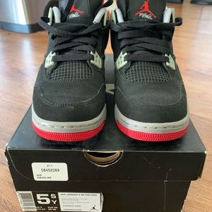 Air Jordan 4 Retro (GS) Black/Cement Grey-Fire Red